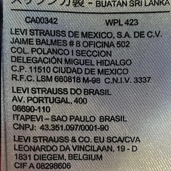 Womens Levis size 6 Classic Straight Distressed hole in right knee streetwear - Picture 8 of 11